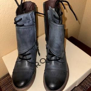 Roan Grey boots